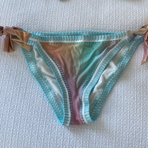 Crochet trim bikini top and bottom! - Picture 4 of 9
